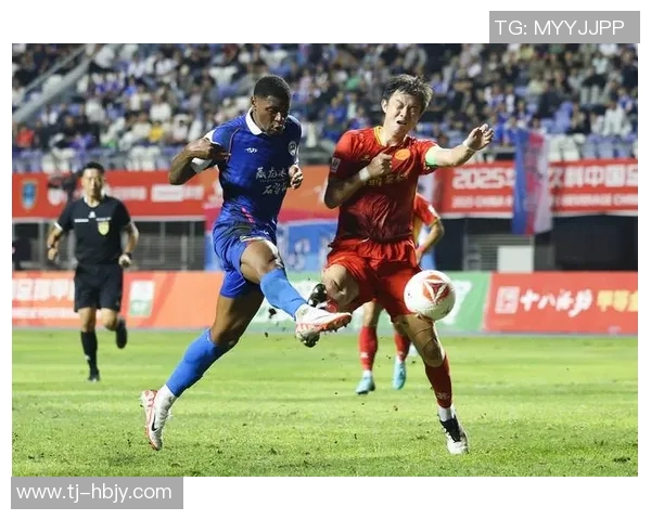 银白色头发的足球明星们如何在赛场上展现独特魅力与风采